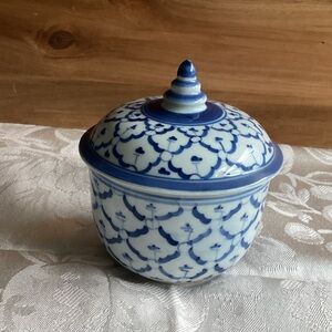 Elegant Blue and White Ceramic Jar with Lid
